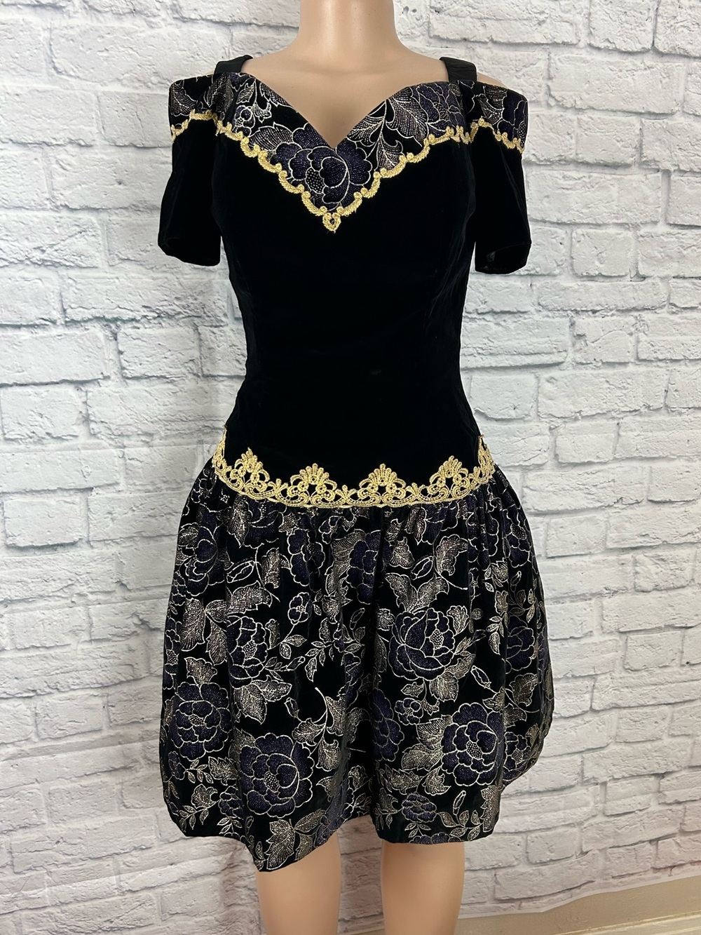 Vintage Scott McClintock Black Velvet Brocade Party Dress Gold Lace Size 8 USA